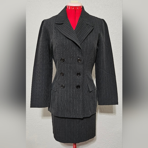 Jackets & Blazers - Womens 2 Piece Suit